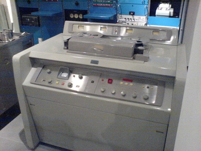 800px-Ampex_VR1000A_(serial_329)